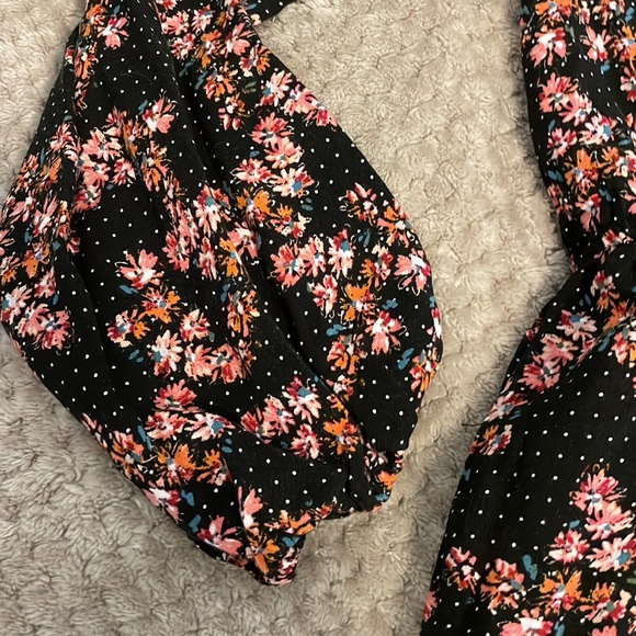 Black and floral Romper - Picture 4 of 6